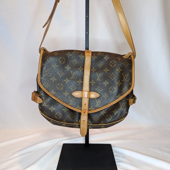 LOUIS VUITTON Saumur 35 Saddlebag - Picture 5 of 13